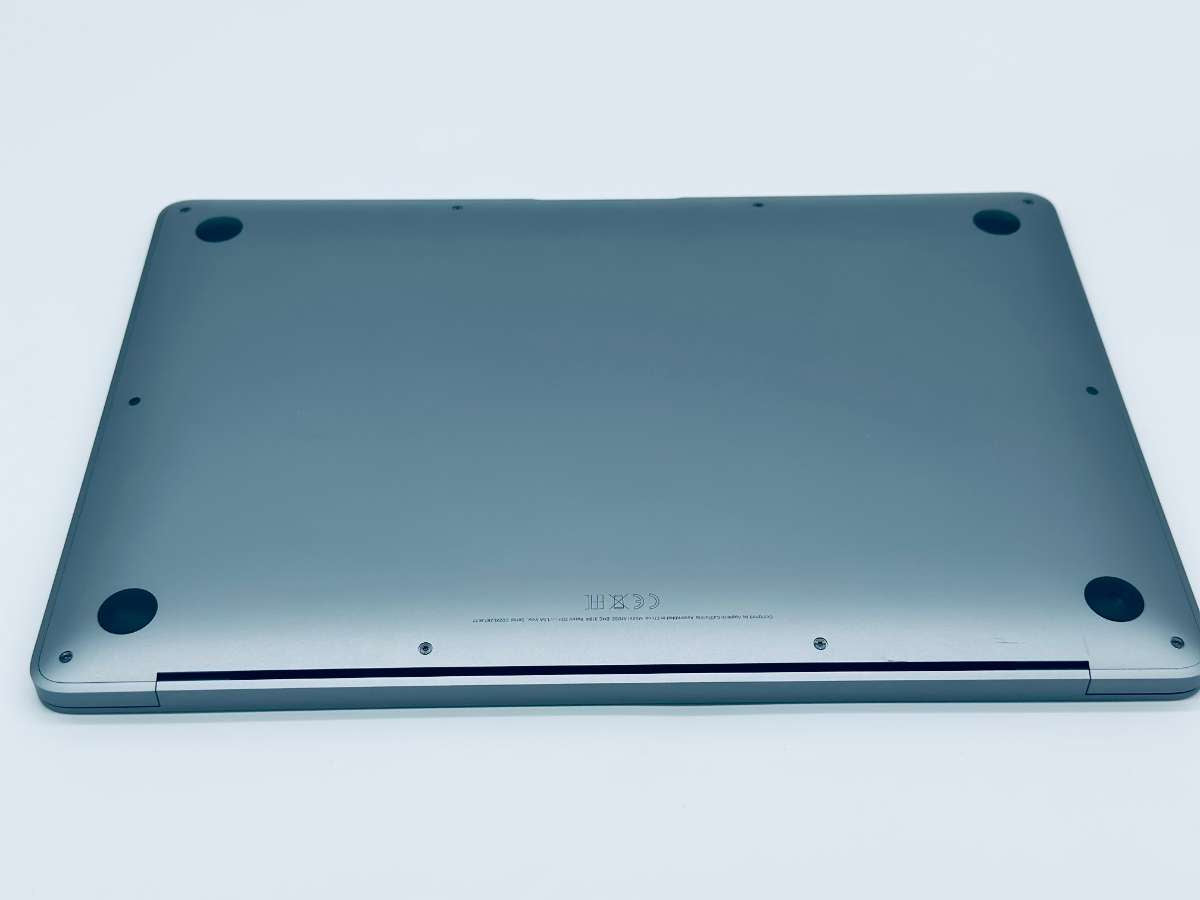 Apple MacBook Air 13” Retina 2018 | i5 | 8GB RAM | 256GB SSD | Silber | macOS | Garantie