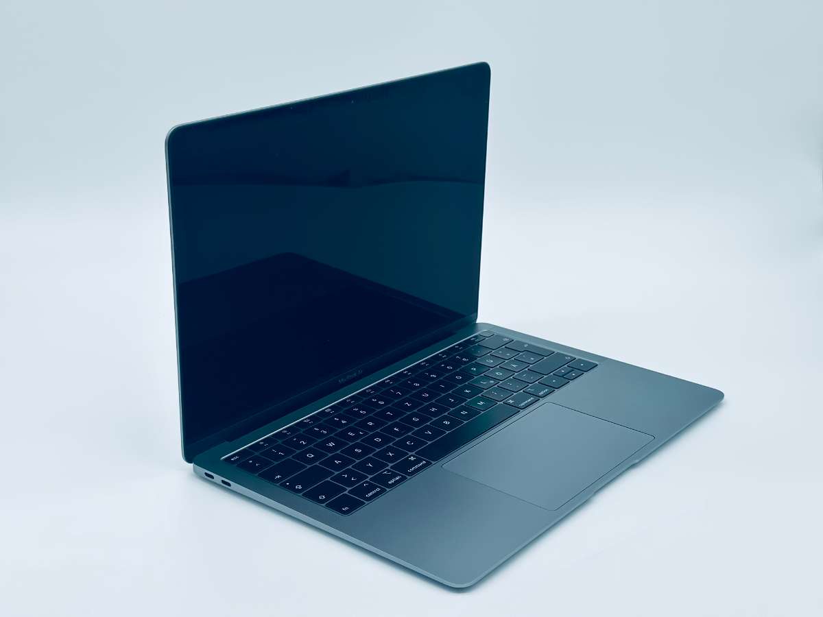 Apple MacBook Air 13” Retina 2018 | i5 | 8GB RAM | 256GB SSD | Silber | macOS | Garantie